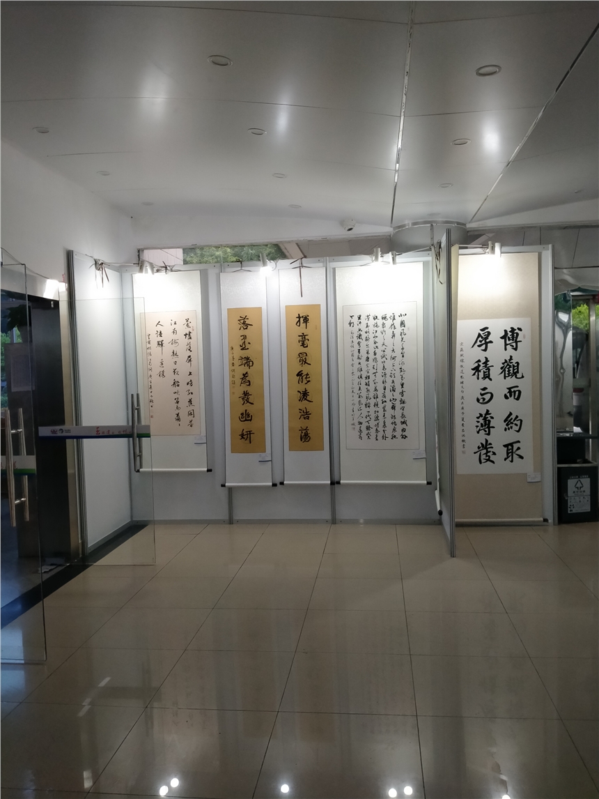 麣չչU