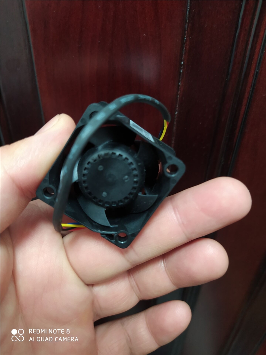 ԭb f 4020 5V 0.29A  QCL AD0405HB-C50